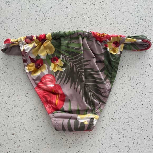 VICTORIA SECRET Tropical Bikini Set - Picture 7 of 9